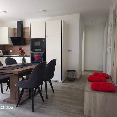 Prima Countryside Apartments Zirovnica ภายนอก รูปภาพ