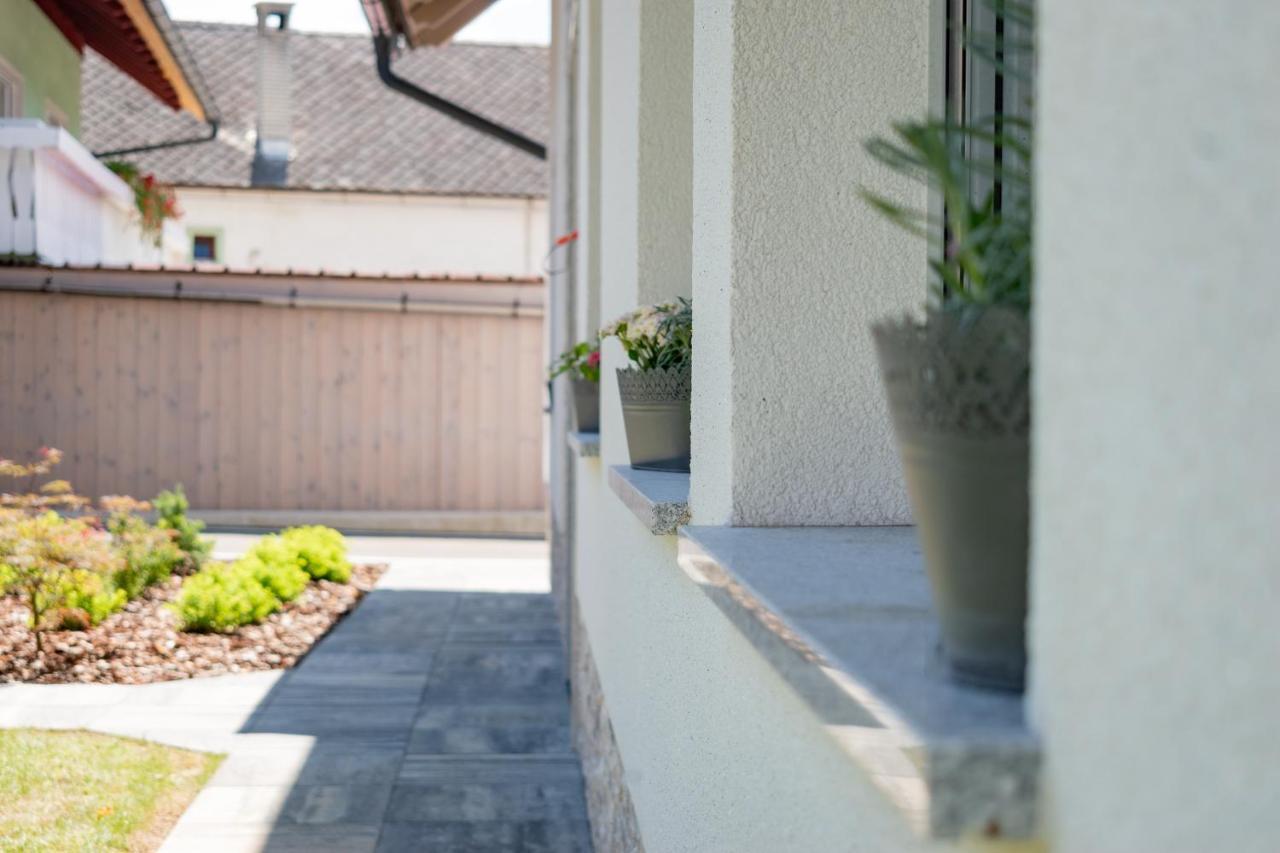 Prima Countryside Apartments Zirovnica ภายนอก รูปภาพ
