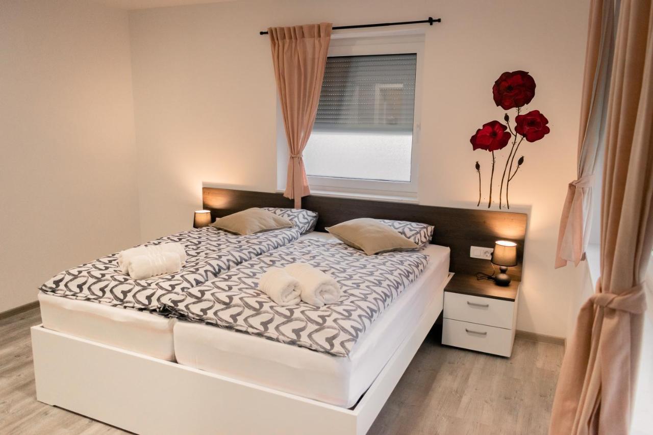 Prima Countryside Apartments Zirovnica ภายนอก รูปภาพ