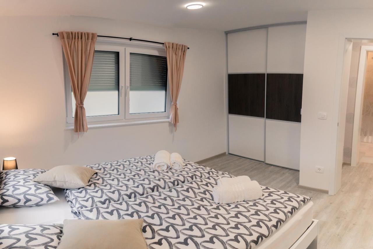 Prima Countryside Apartments Zirovnica ภายนอก รูปภาพ