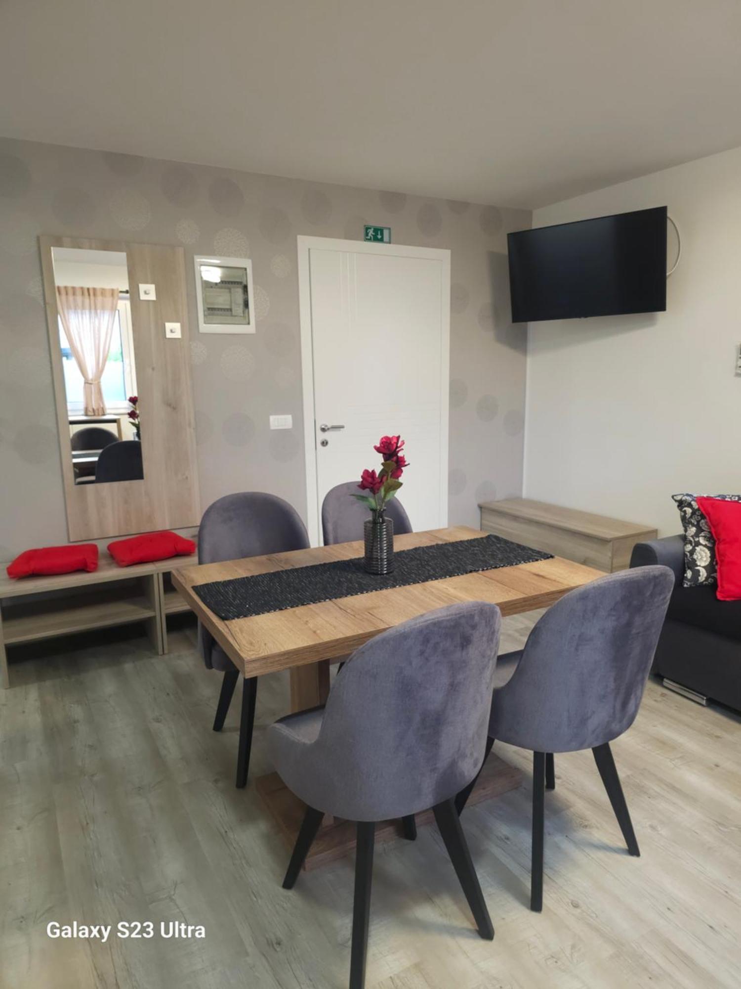 Prima Countryside Apartments Zirovnica ภายนอก รูปภาพ
